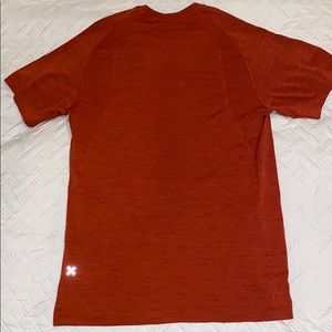 Lululemon short sleeve shirt